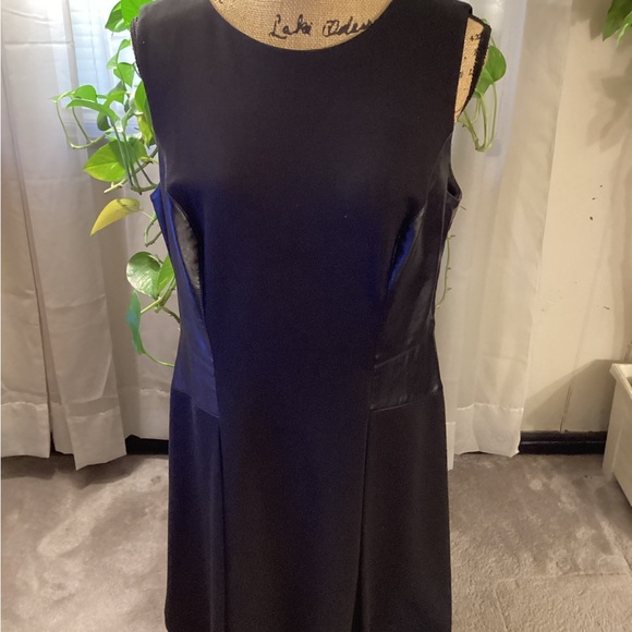 Black Dress - Picture 1 of 5